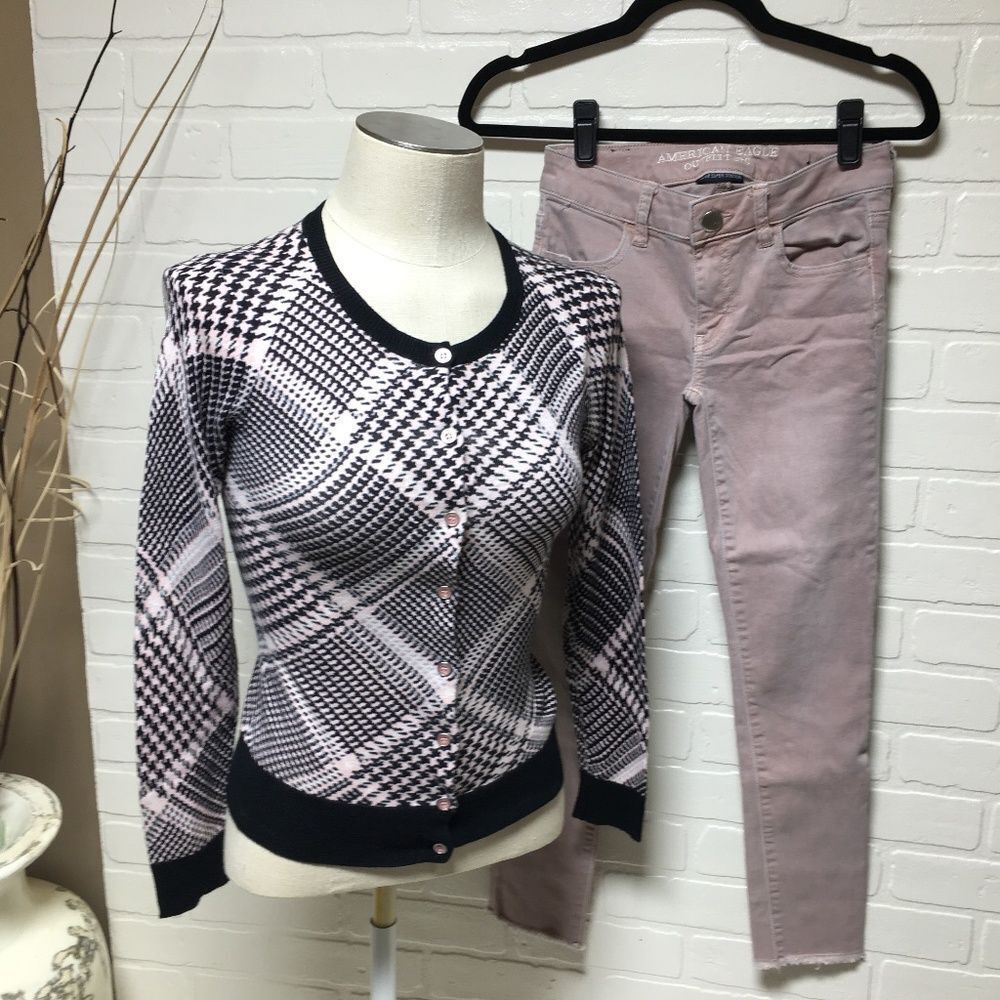 American Eagle Sz 0 Dusty Rose Raw Hem Jeans PLUS NY & Co Black & Pink Sweater